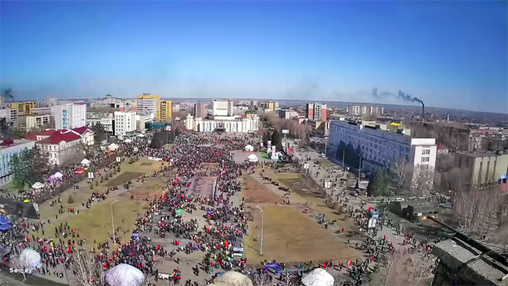 Онлайн веб-камера центральной площади (Абая) города Семей, Казахстан: 22 марта 2019